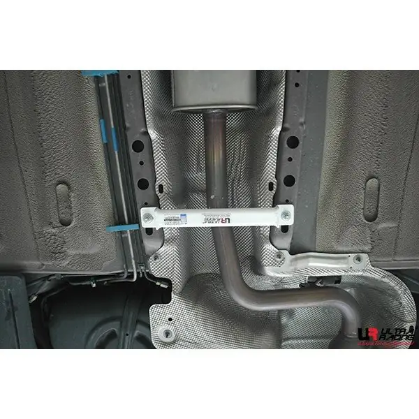 Barra estabilizadora / refuerzo Ultra Racing URCN-ML2-2108 para Ford Focus St 2.0T 2Wd 2015-2018
