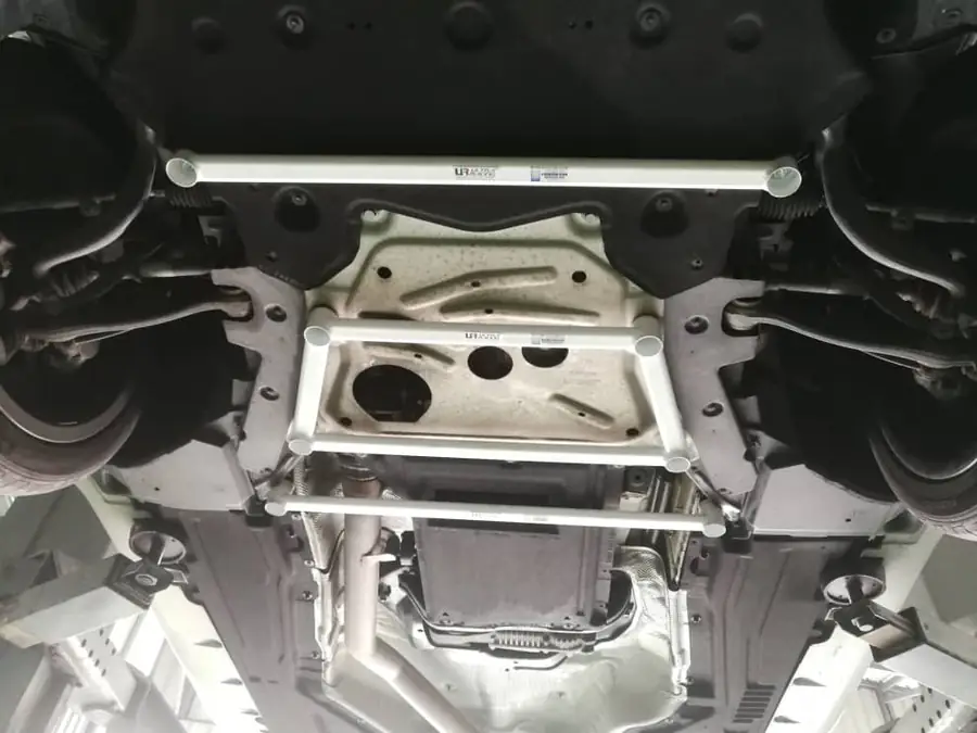 Barra estabilizadora / refuerzo Ultra Racing UR-LA2-1179 para Bmw F16 (X6) 3.0Tt 4Wd 2015-2019