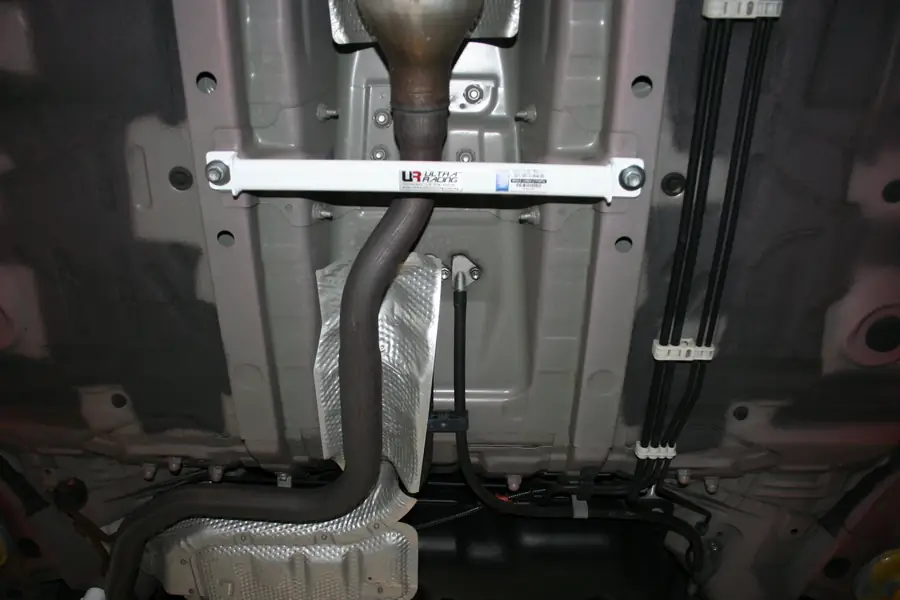 Barra estabilizadora / refuerzo Ultra Racing UR-ML2-405 para Toyota Prius C (Nhp10) 1.5 2Wd 2011-2021