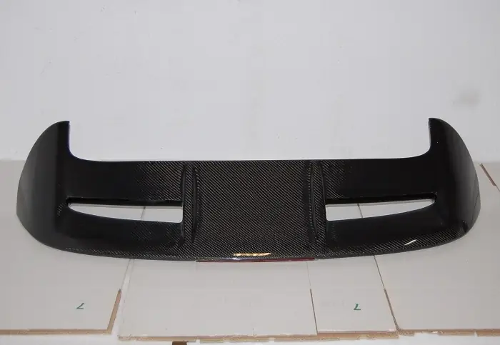 Alerón Ford Fiesta ST 2009-2016 C / Luz Carbono - Fibra de Carbono