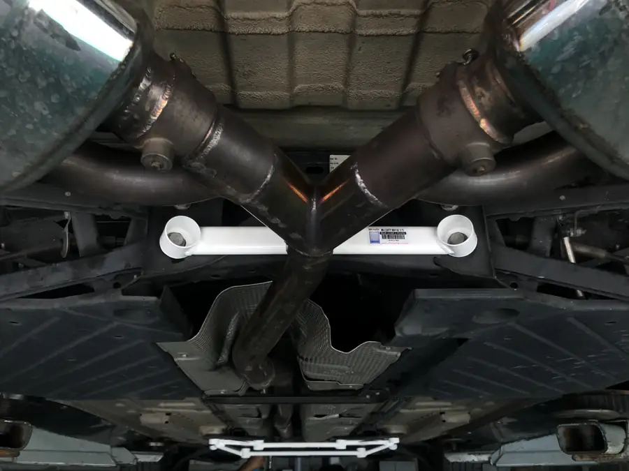 Barra estabilizadora / refuerzo Ultra Racing UR-RL2-1502 para Mini Country Man 1St Gen R60 1.6 2Wd 2010-2016
