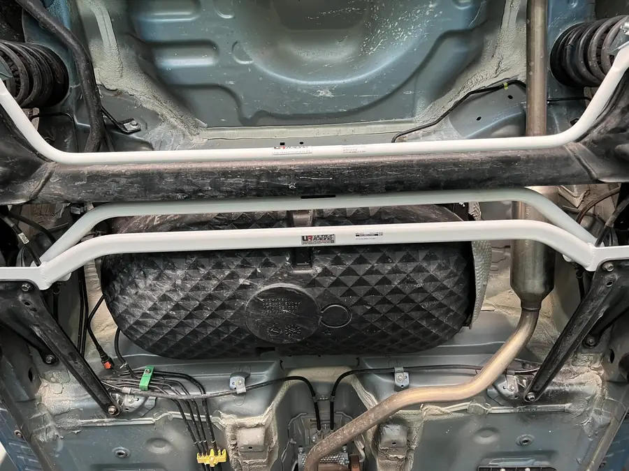 Barra estabilizadora / refuerzo Ultra Racing UR-RL2-354 para Toyota Tank (M900A) 1.0 2Wd 2016-2020