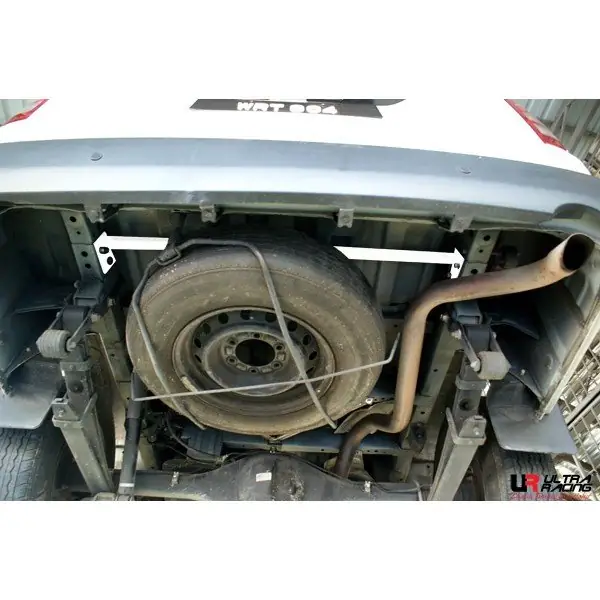 Barra estabilizadora / refuerzo Ultra Racing UR-RT2-1369 para Toyota Hiace 5Th Gen (H200) 2.0D 2Wd Manual Mt 2004-2019