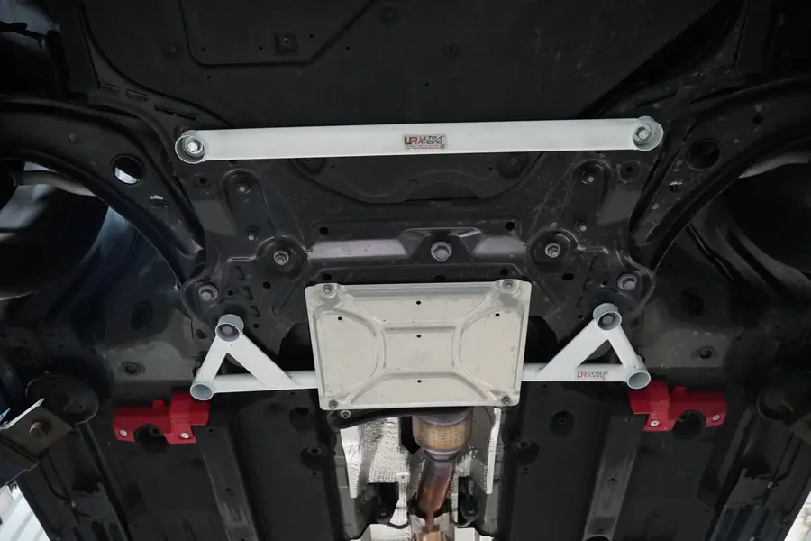 Barra estabilizadora / refuerzo Ultra Racing UR-LA2-4264 para Toyota Gr Yaris (Xp210) 1.6 Gts 4Wd 2020-Present