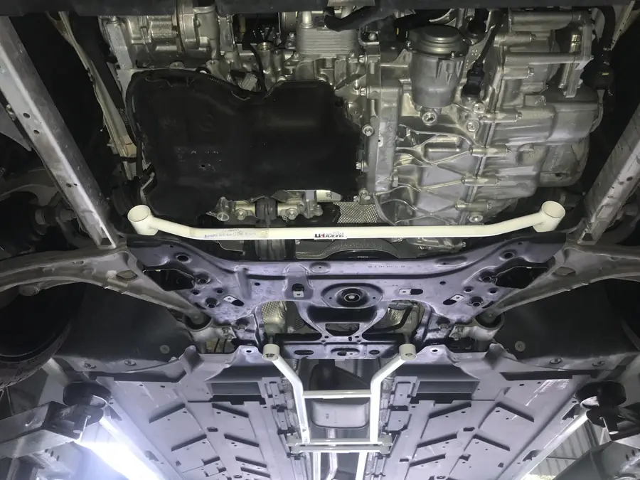 Barra estabilizadora / refuerzo Ultra Racing URTH-LA2-4114 para Mercedes-Benz V177 A200 1.3 2Wd Sedan 2018-Present
