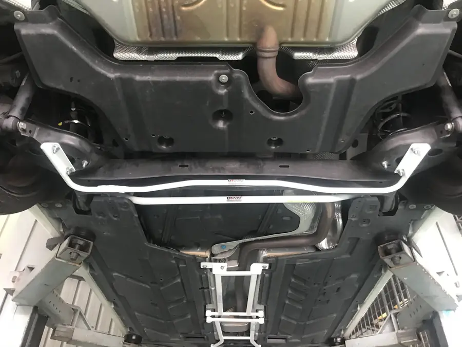 Barra estabilizadora / refuerzo Ultra Racing URTH-RL2-4117 para Mercedes-Benz V177 A200 1.3 2Wd Sedan 2018-Present